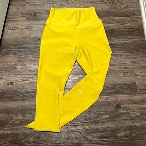Golden yellow (limited edition) airlift alo legging